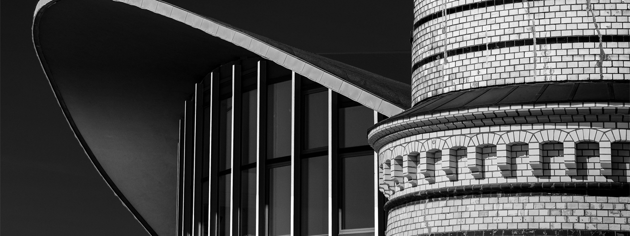 Teepott und Leuchtturm in Rostock Warnemünde