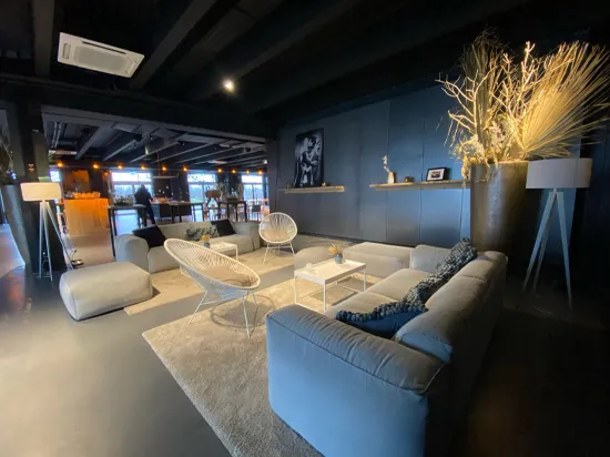 Eventlocation mit Lounge Mobiliar