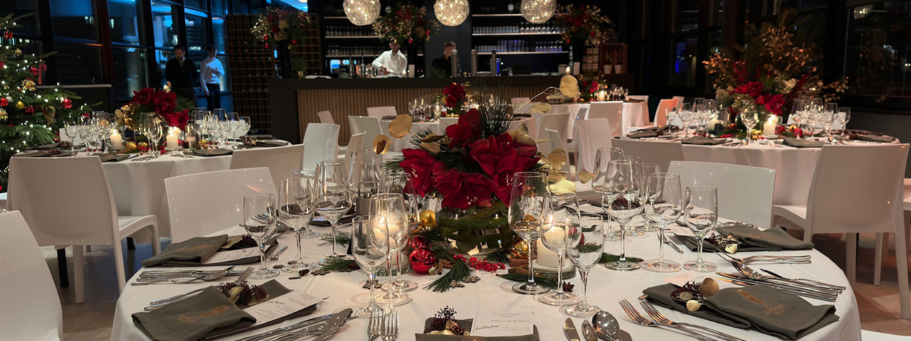 Teepott und Leuchtturm in Rostock Warnemünde